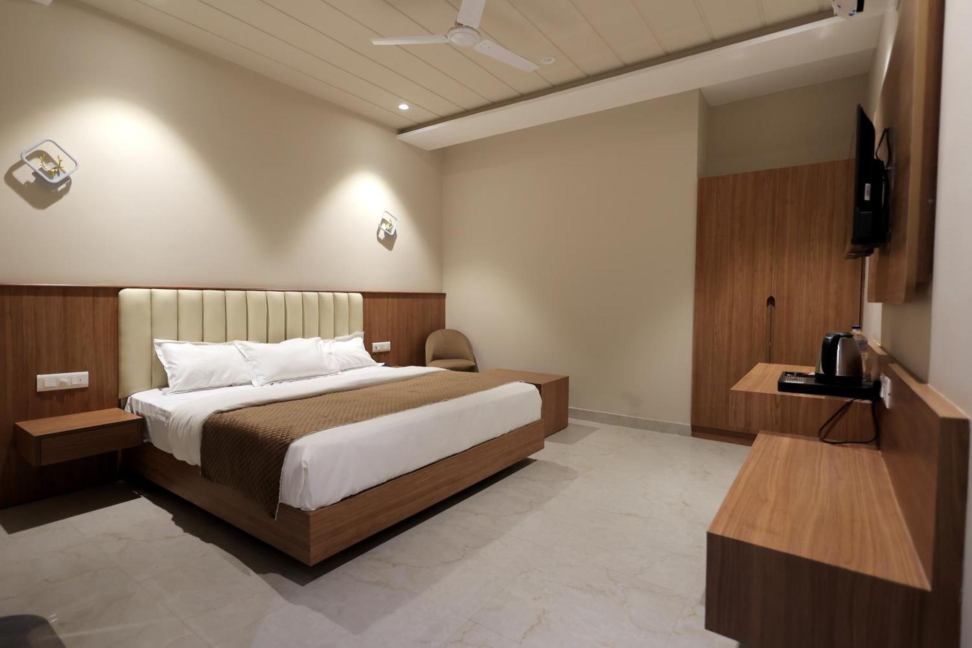 Hotel Regal Palm Moradabad Exterior foto